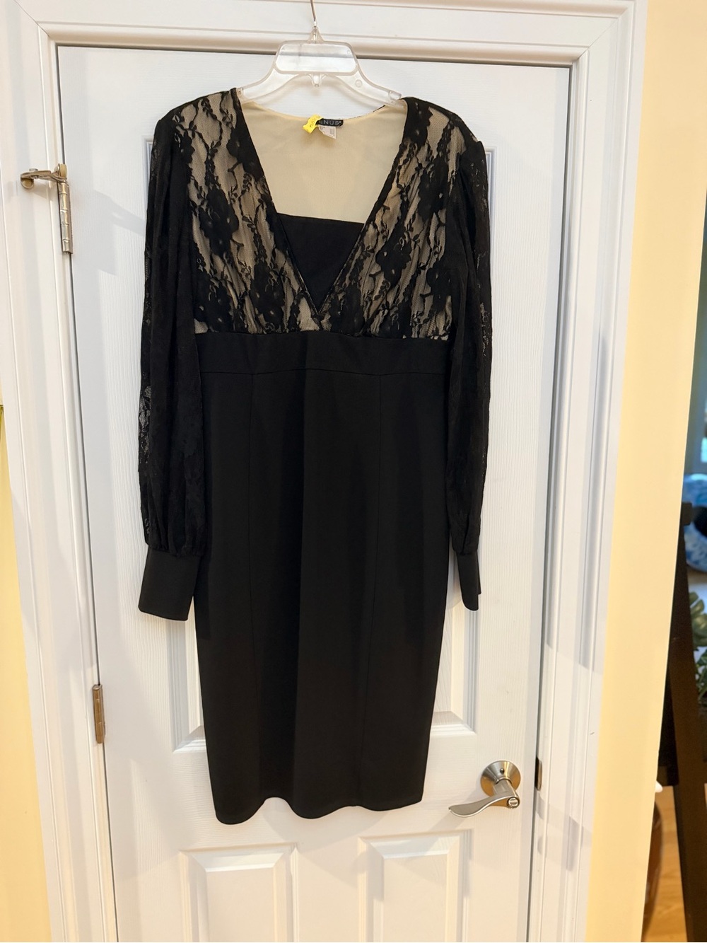Women's Size Large "VENUS" Black Lace V-Neck Long Sleeve Dress Dry Cleaned GUC